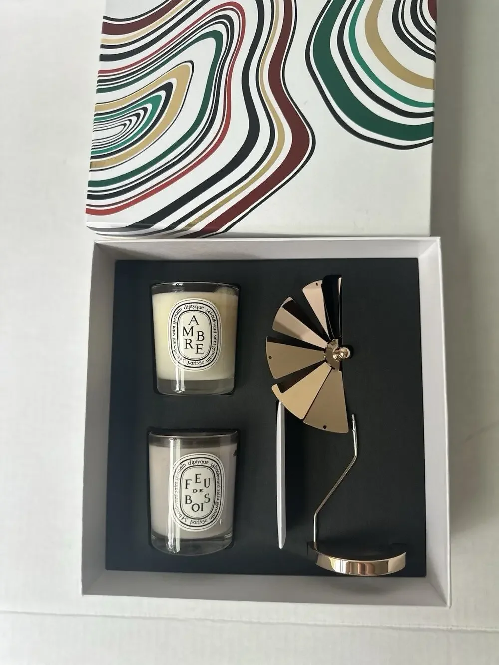 DIPTYQUE Set of Two 2.4 oz. Scented Candles with Carousel - Feu de Bois& Amber